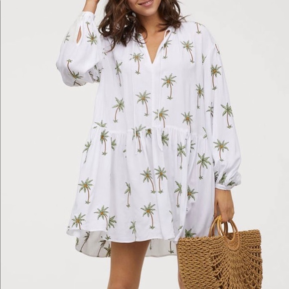 H&M Dresses & Skirts - H&M Flowy Palm Tree Print Dress